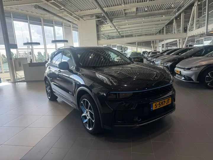 Lynk&Co 01