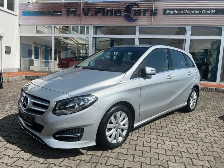 Mercedes-Benz B 180