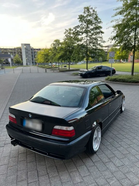 BMW 323