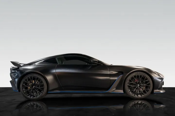 Aston Martin V12 Vantage
