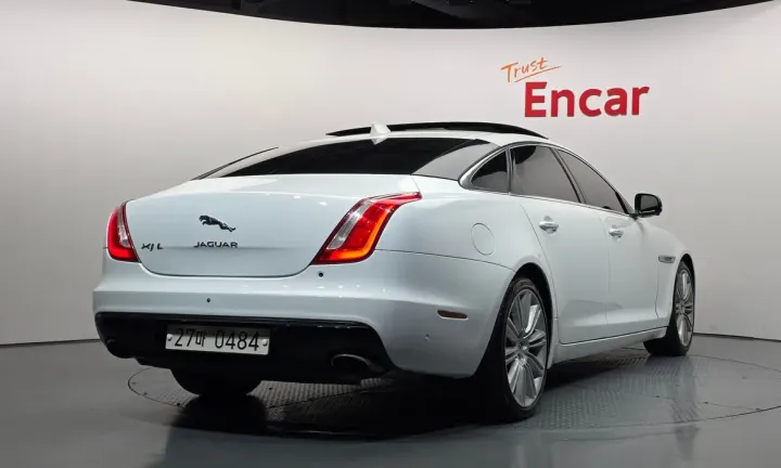 Jaguar XJ