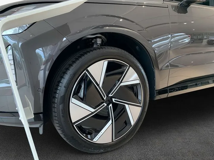 Volvo EX90