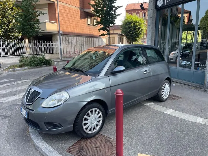 Lancia Ypsilon