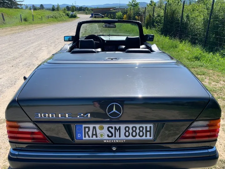 Mercedes-Benz E 300