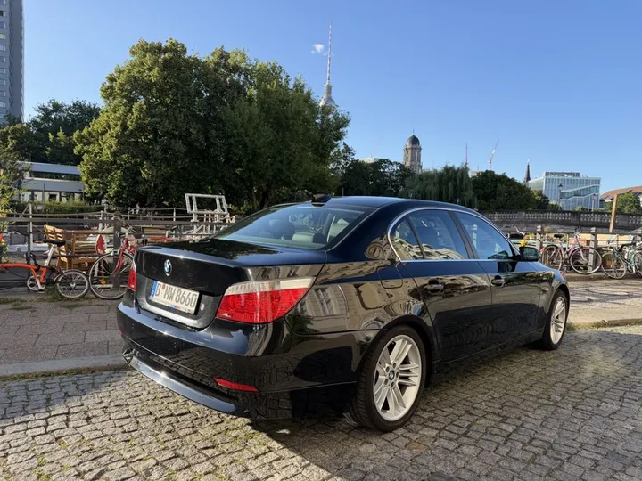 BMW 523