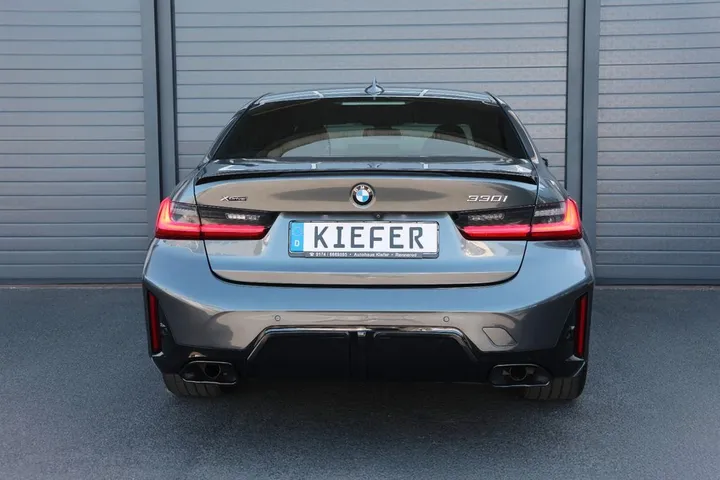 BMW 330