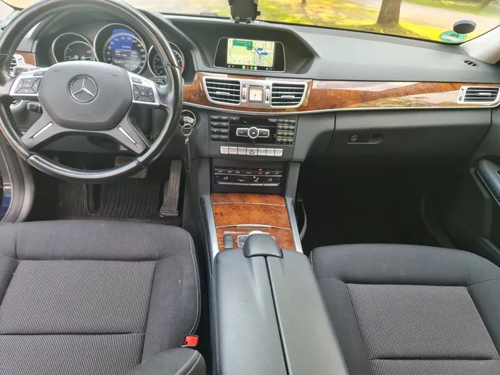 Mercedes-Benz E 200