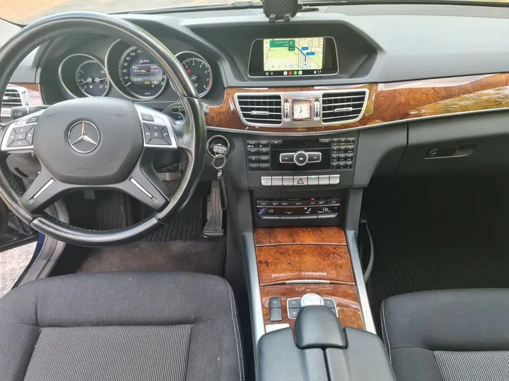 Mercedes-Benz E 200