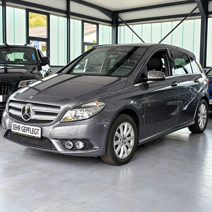 Mercedes-Benz B 180