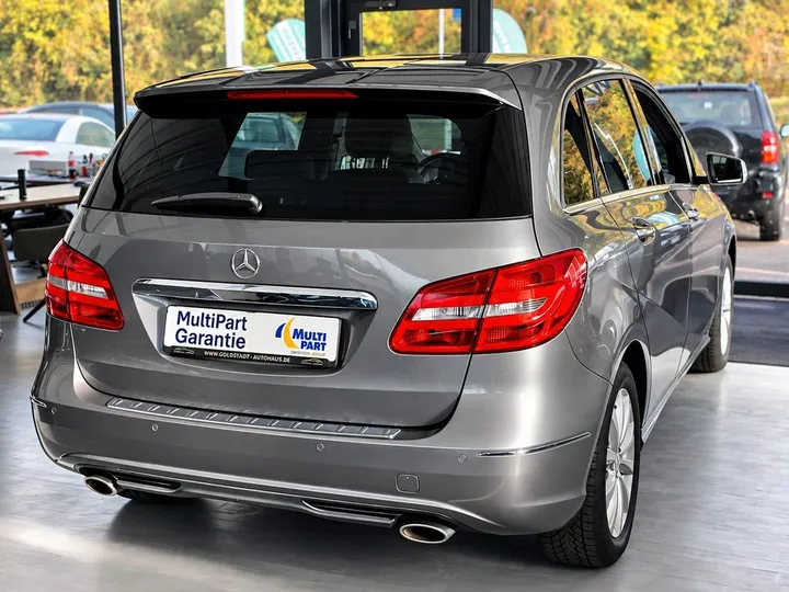 Mercedes-Benz B 180