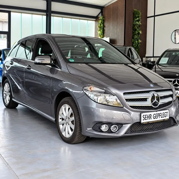 Mercedes-Benz B 180