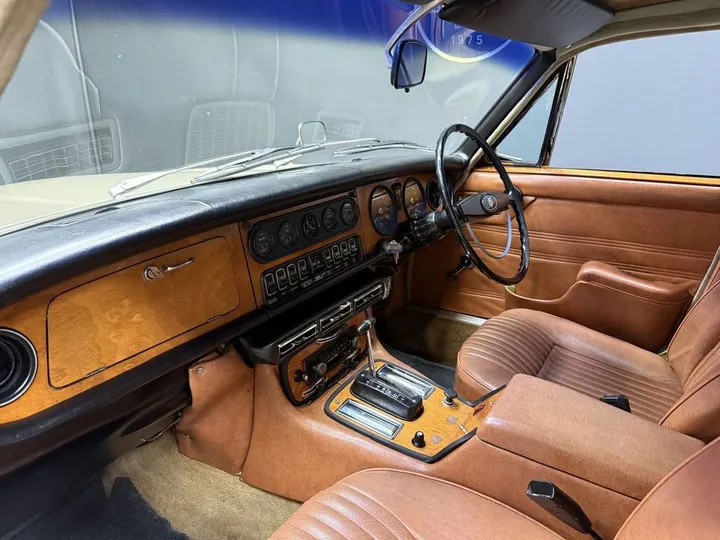 Jaguar XJ6