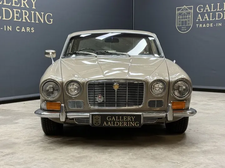Jaguar XJ6