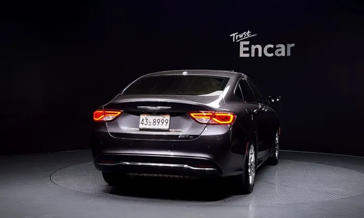 Chrysler 200
