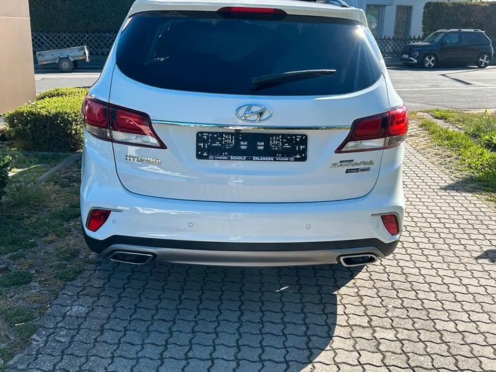 Hyundai Grand Santa Fe