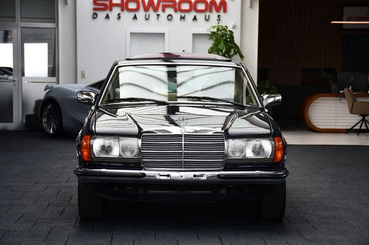 Mercedes-Benz 230