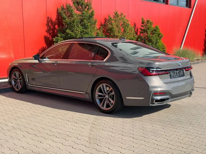 BMW 750