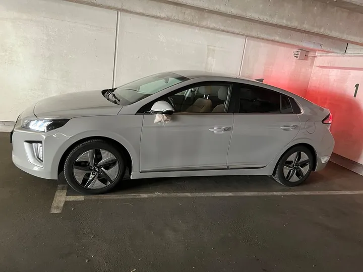 Hyundai IONIQ