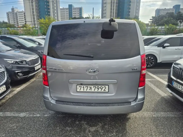 Hyundai Starex