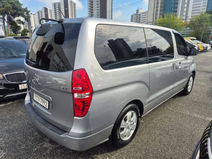 Hyundai Starex