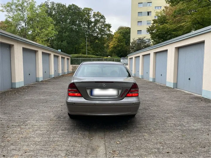 Mercedes-Benz C 220