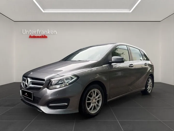 Mercedes-Benz B 180