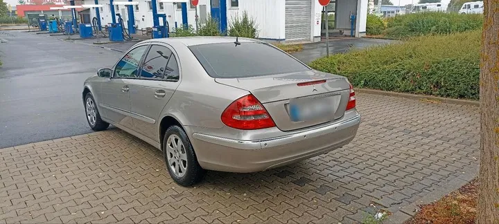 Mercedes-Benz E 280