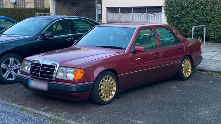 Mercedes-Benz 230