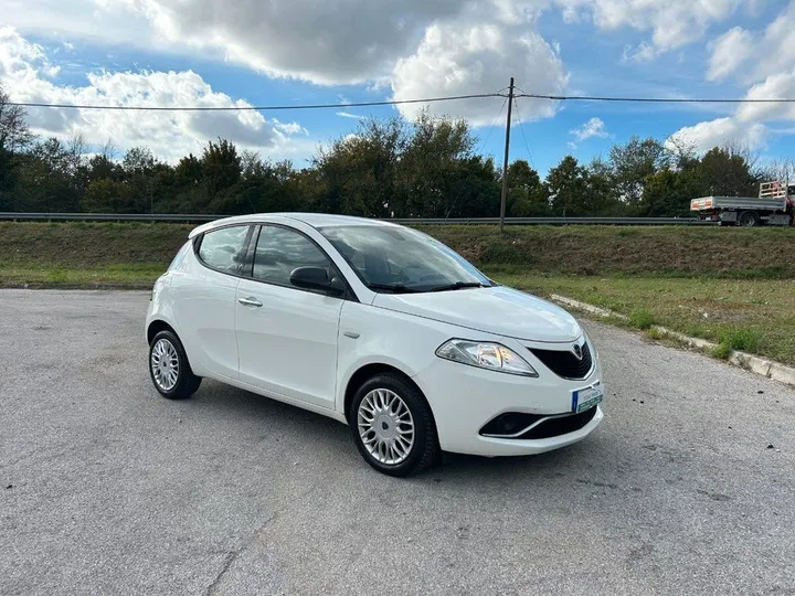 Lancia Ypsilon