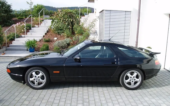 Porsche 928