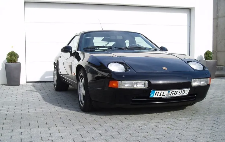 Porsche 928