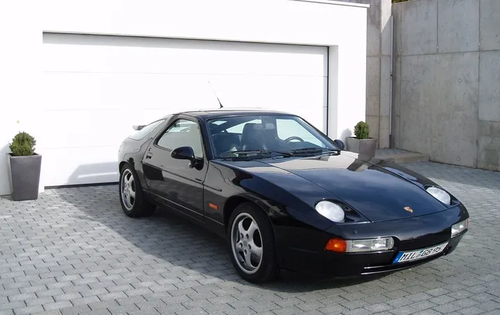 Porsche 928