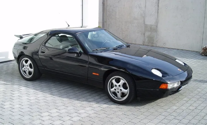Porsche 928