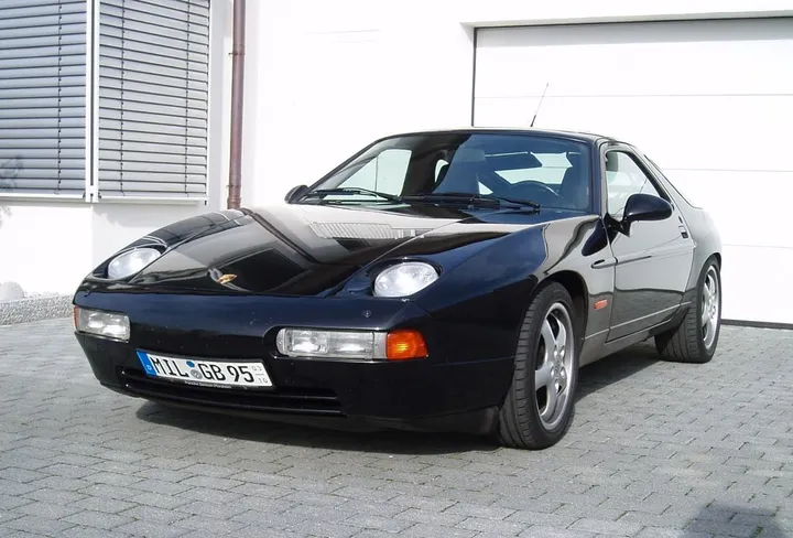 Porsche 928