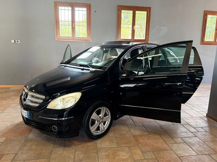Mercedes-Benz B 200