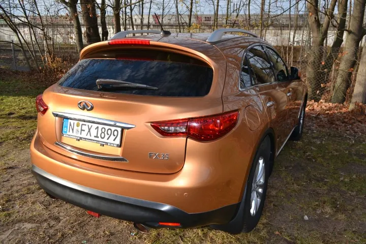 Infiniti QX70