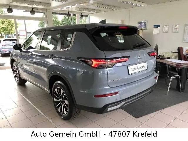 Mitsubishi Plug-in Hybrid Outlander
