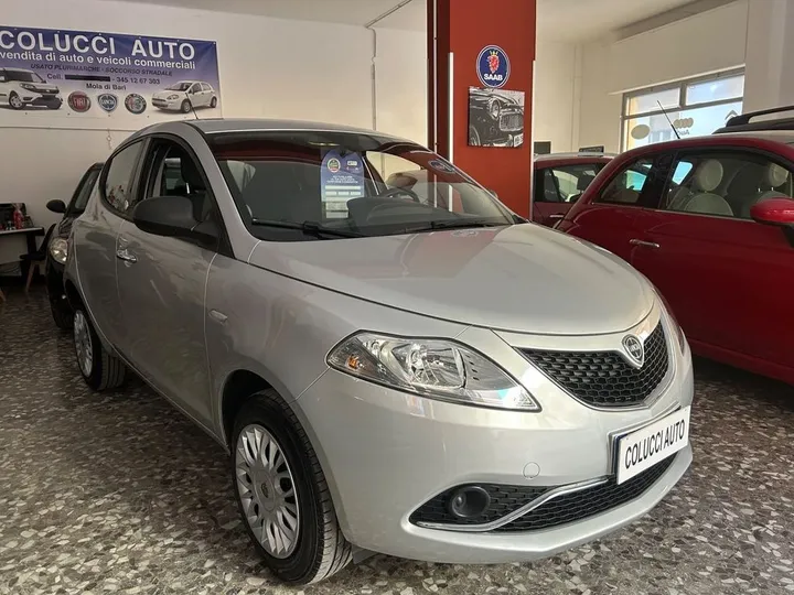 Lancia Ypsilon