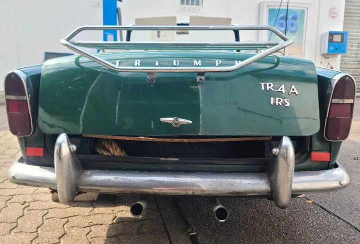 Triumph TR4