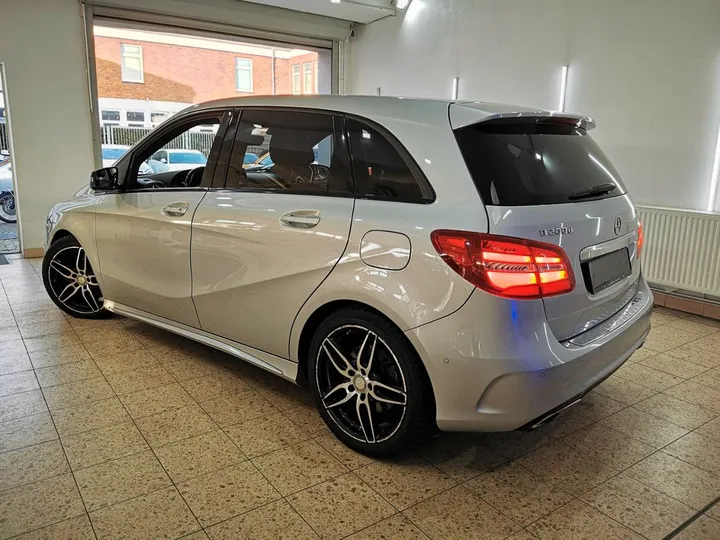 Mercedes-Benz B 200