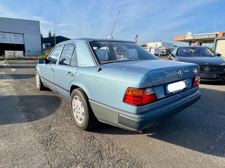 Mercedes-Benz E 300
