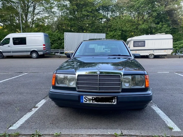 Mercedes-Benz E 230