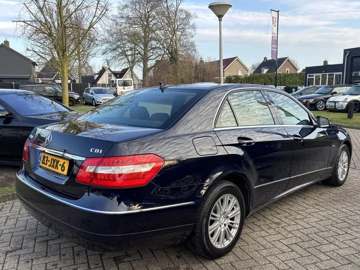 Mercedes-Benz E 200