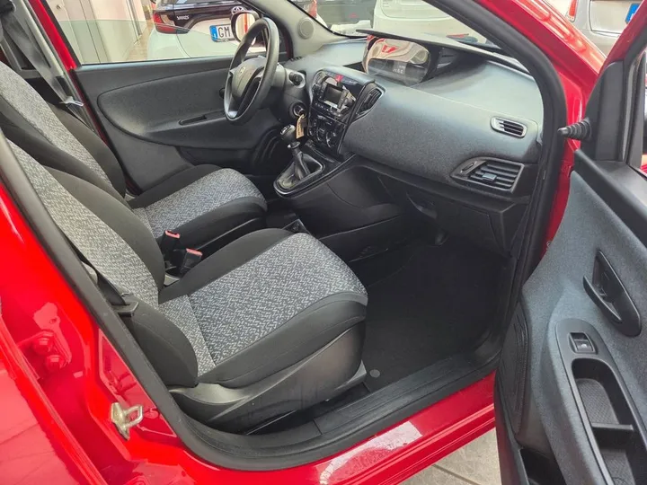 Lancia Ypsilon