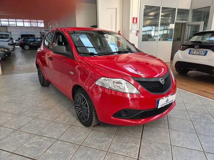 Lancia Ypsilon