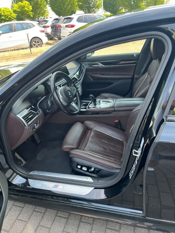 BMW 730