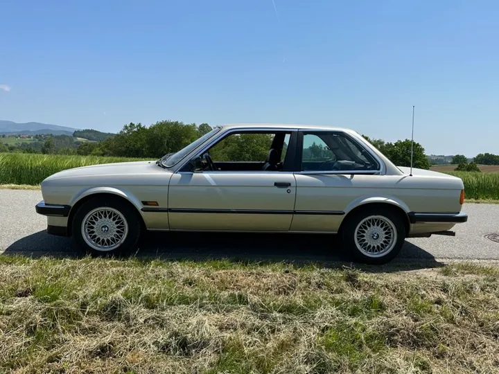 BMW 325