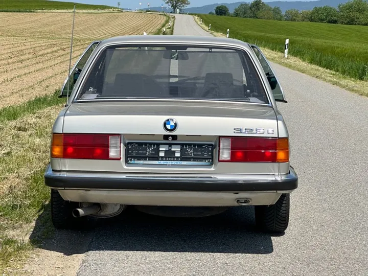 BMW 325