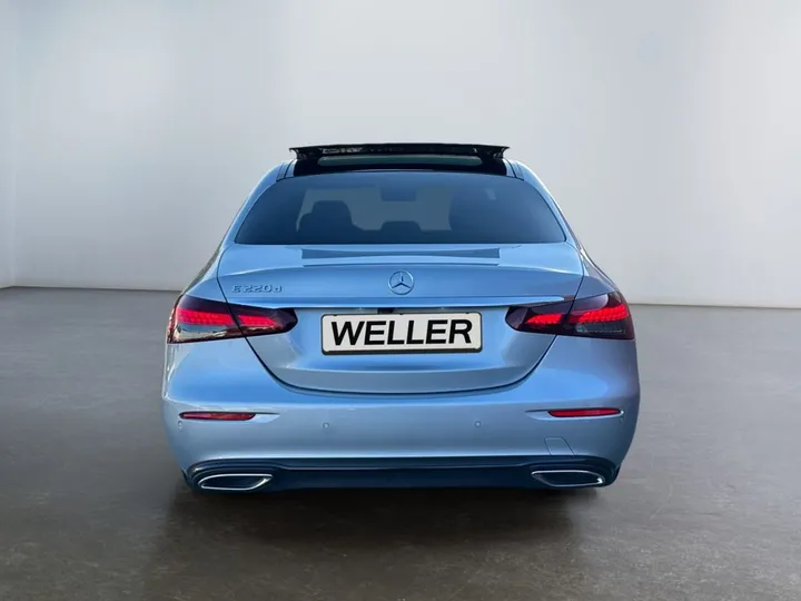 Mercedes-Benz E 220
