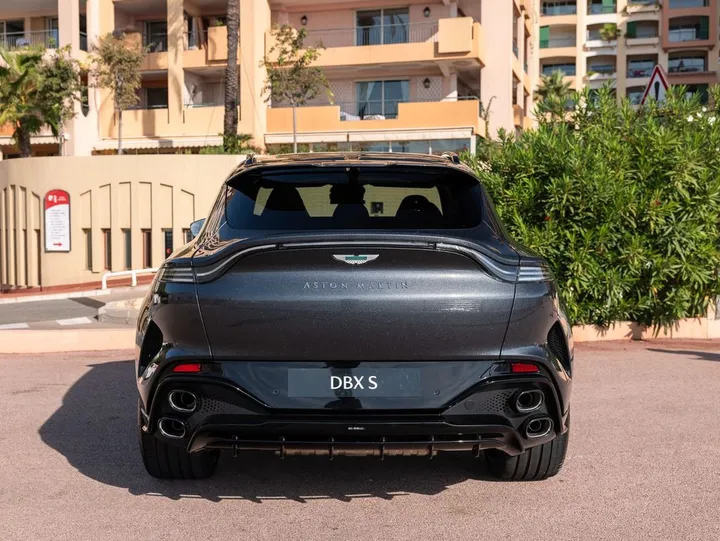Aston Martin DBX